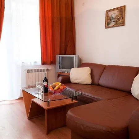 Flora Daisy Aparthotel 3*