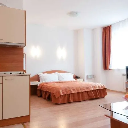 Aparthotel Apart Hotel Flora Residence Daisy 4*