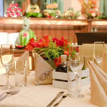 Flora Daisy Aparthotel 3*