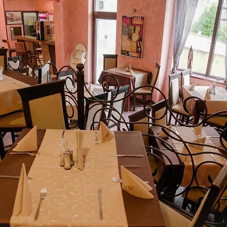 Apart Hotel Flora Residence Daisy 3* Borowez