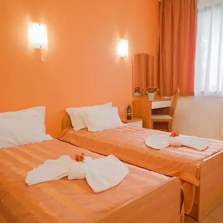 Aparthotel Apart Hotel Flora Residence Daisy 4*