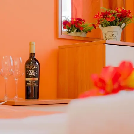 Flora Daisy Aparthotel 3*