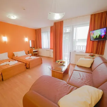 Flora Daisy Aparthotel 3*