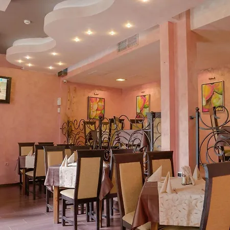 Flora Daisy Aparthotel