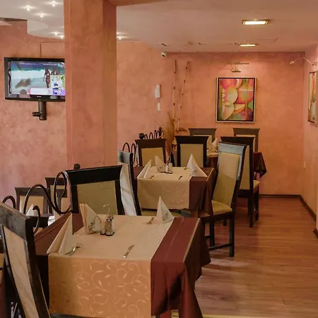 Flora Daisy Lägenhetshotell 3*