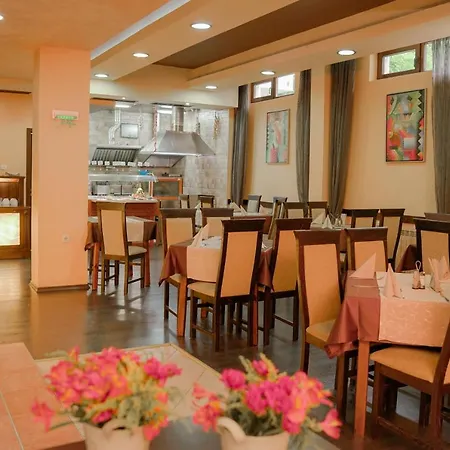 Aparthotel Apart Hotel Flora Residence Daisy 4*